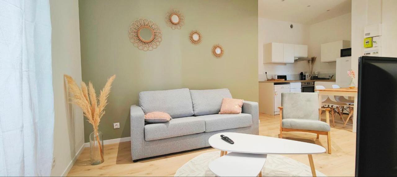 Apartment A Theme *