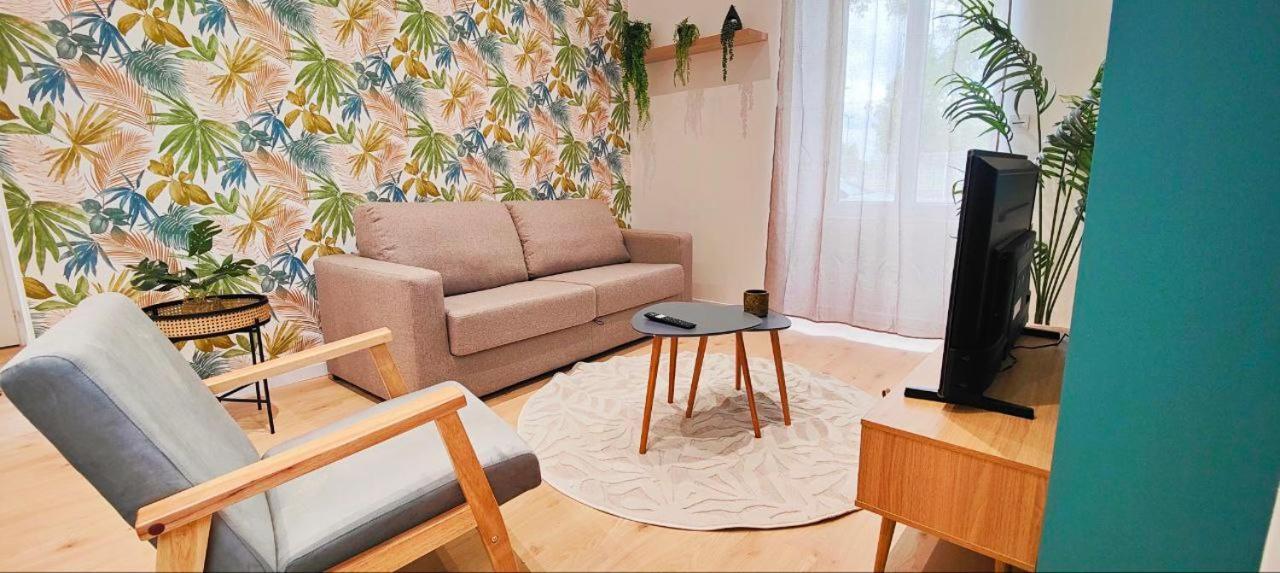Apartment A Theme *